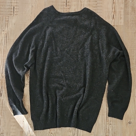 L.L. Bean Men's  XXL Charcoal 100% Lambs Wool Crewneck Sweater - Picture 3 of 3